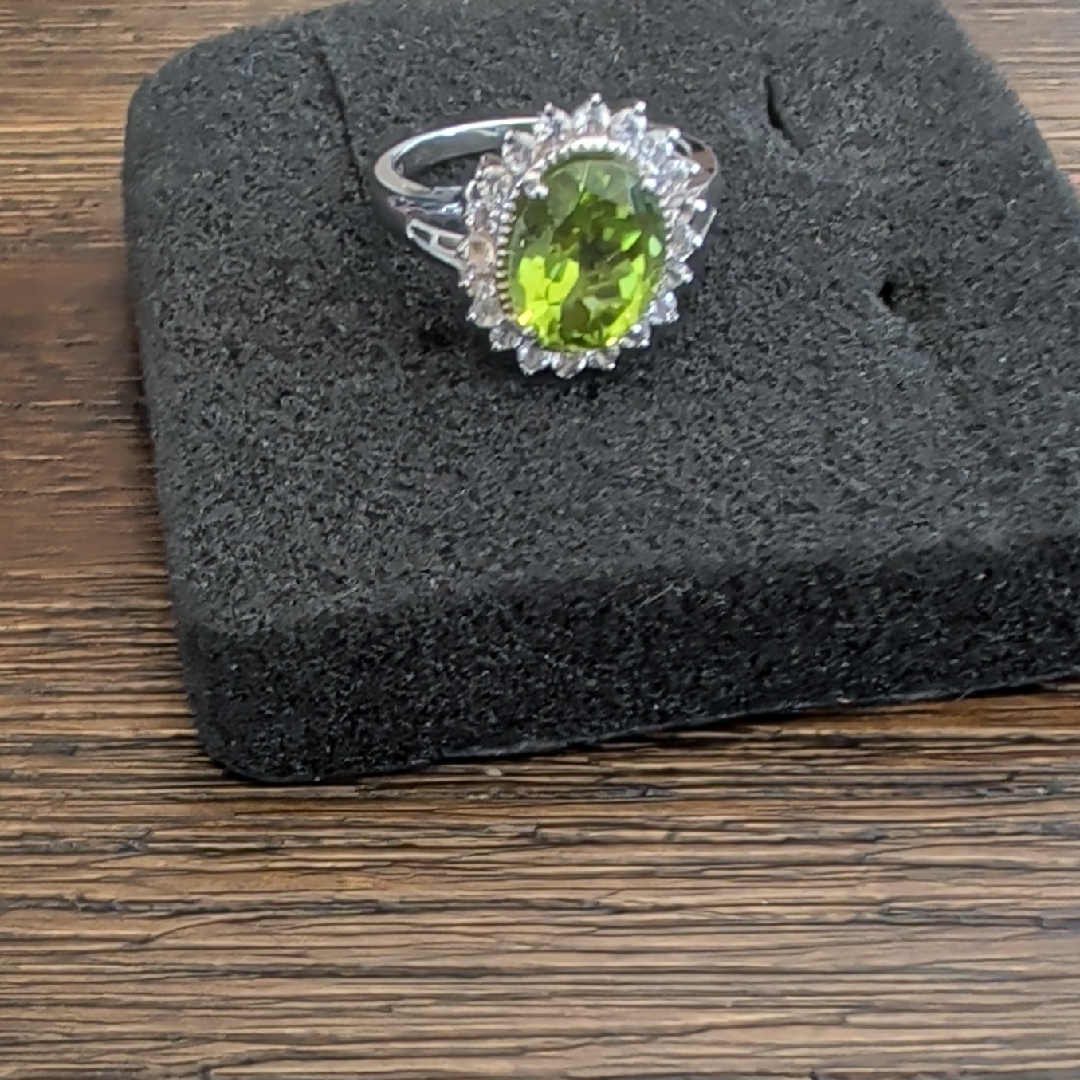 Gem Insider, Peridot & White Topaz Halo Ring, Size 8